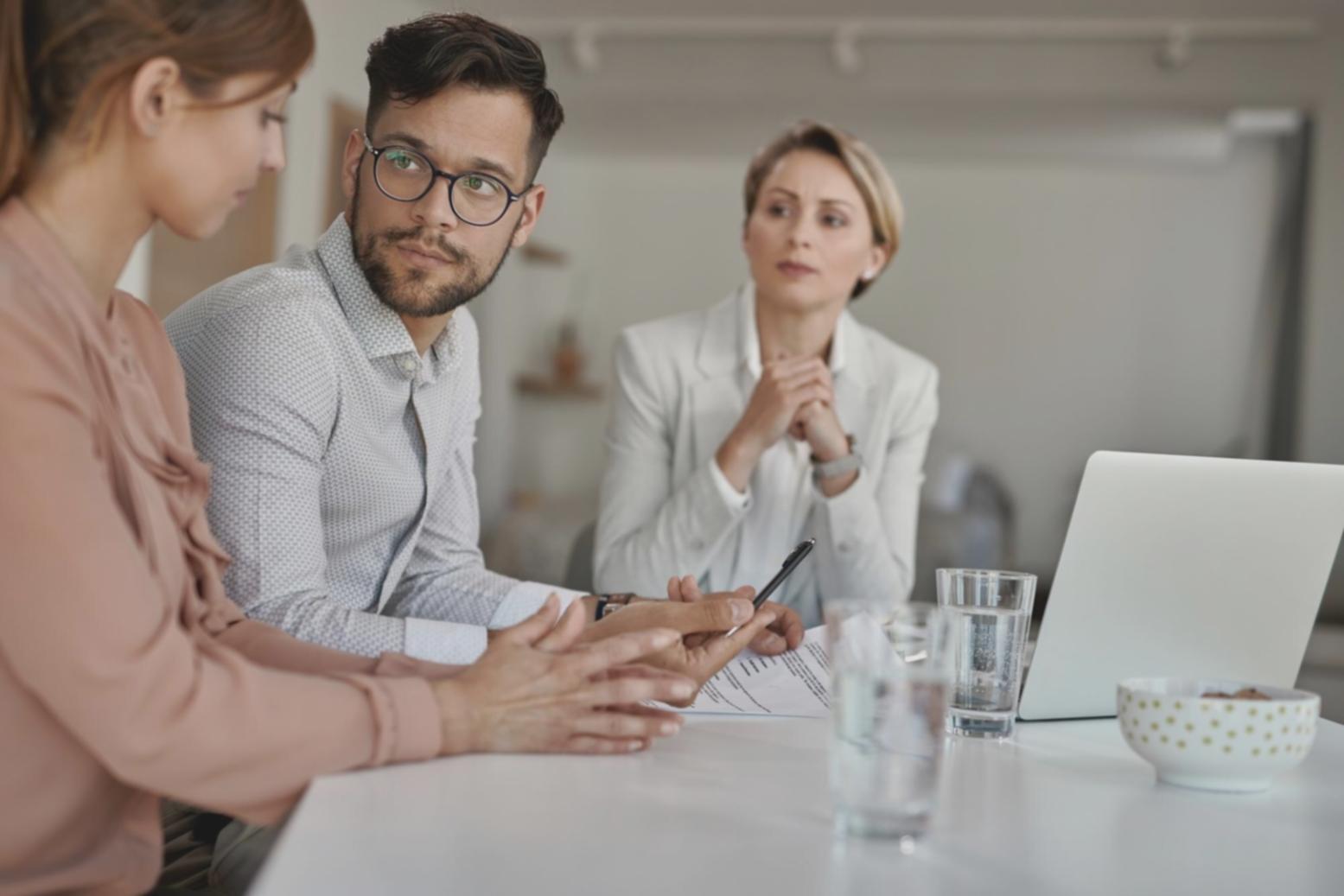 Erfolgreiches Geschäftsteam bei der Arbeit