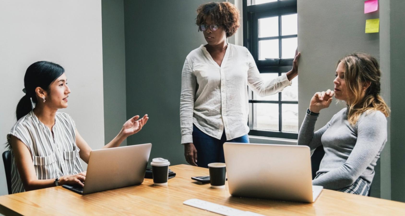 Geschäftsbesprechung zur Vertriebsoptimierung